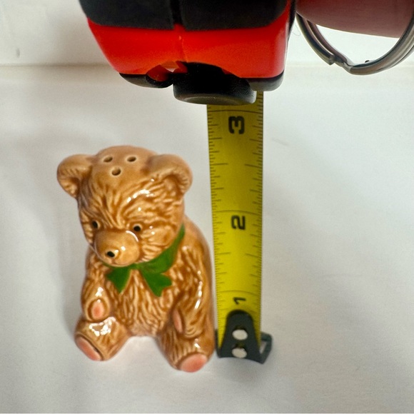Vintage single teddy bear salt shaker. Approx 2.5”H x 1.5”L. Adorable bear - Picture 9 of 10